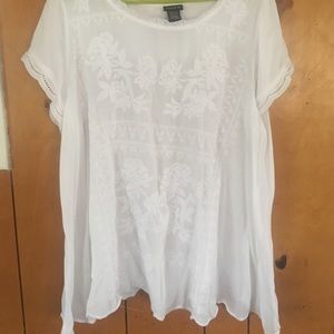 Torrid Size 1 (xl) white top.